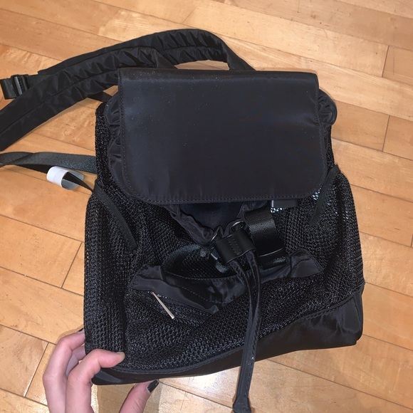 🎒NWT - F21 netted mini backpack - Picture 1 of 9